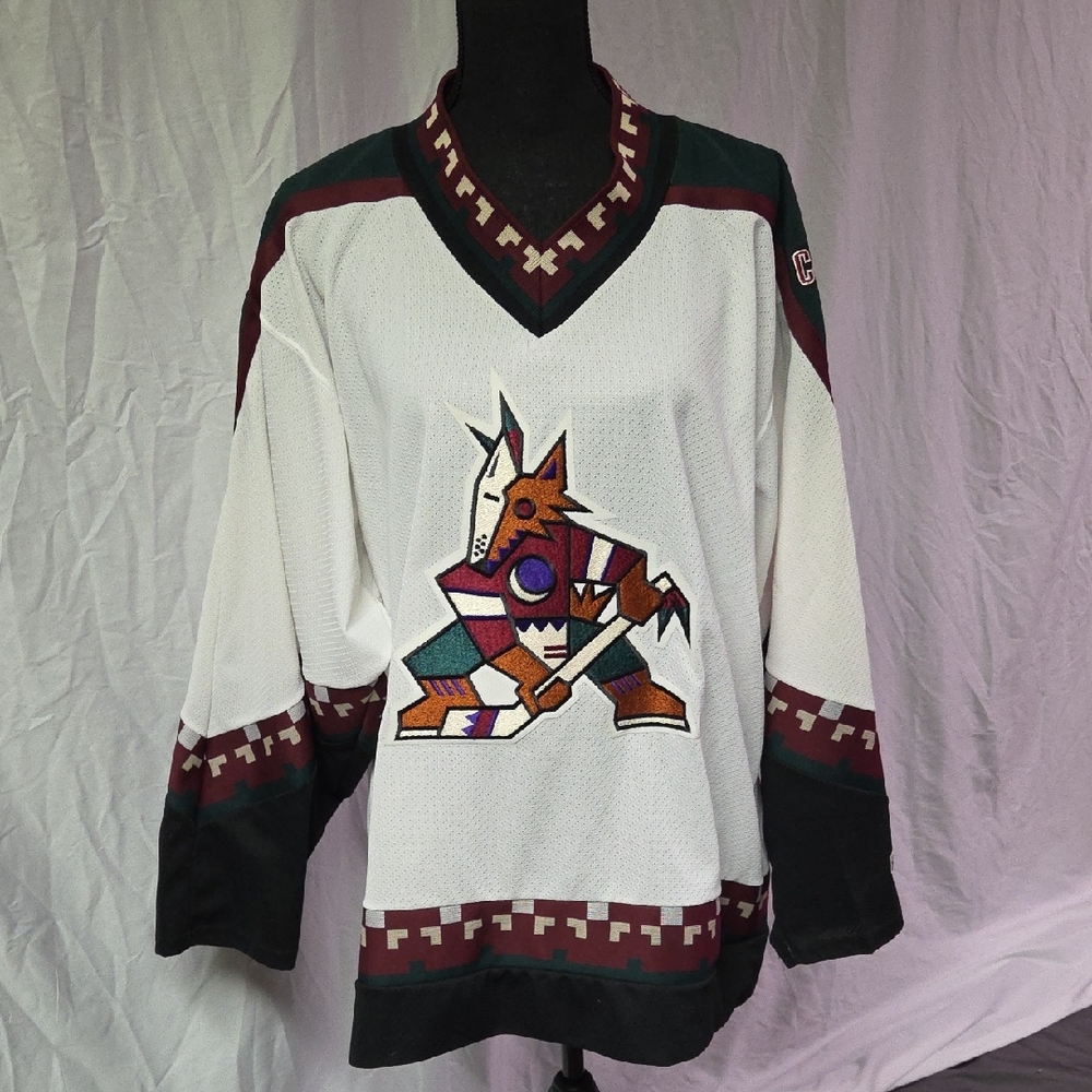 Phoenix Coyote Vintage Hockey Jersey CCM NHL Large